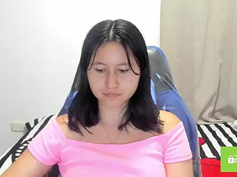 Snapshot of xoxo_kiitty chatting on 8, 10, 2025 xoxo kiitty online show from 8, 10, 2025