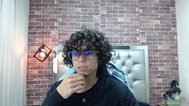 andres ocasio online show from 28, 2, 2025