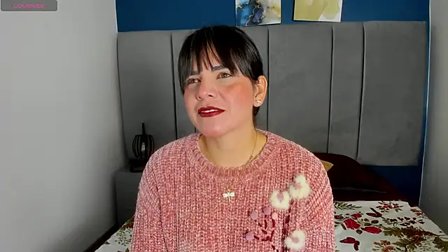 laura hotties online show from 8, 10, 2025