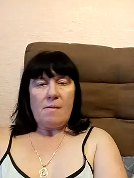 Snapshot of Qweeen00 chatting on 28, 10, 2025 Qweeen00 online show from 28, 10, 2025