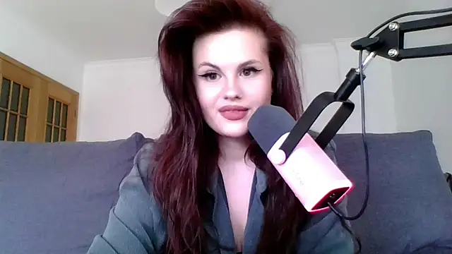 Della Ideal online show from 9, 3, 2025