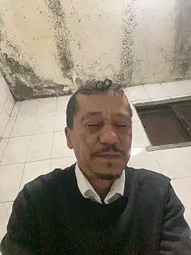 Snapshot of rogerdik76 chatting on 4, 3, 2026 rogerdik76 online show from 4, 3, 2026