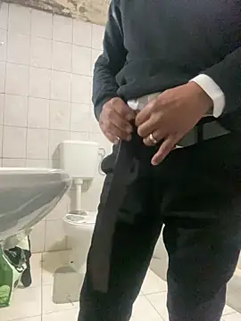 Snapshot of rogerdik76 chatting on 6, 3, 2026 rogerdik76 online show from 6, 3, 2026