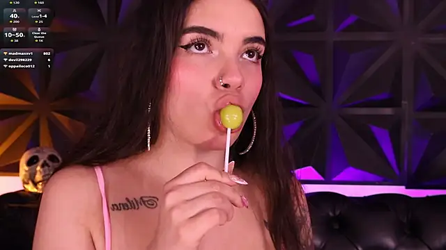 Snapshot of DaphneGlas chatting on 29, 10, 2025 DaphneGlas online show from 29, 10, 2025