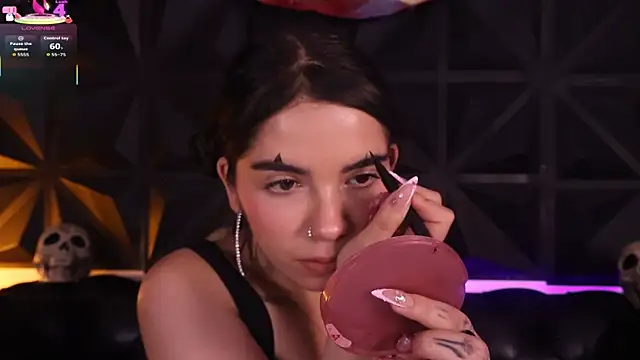 Snapshot of DaphneGlas chatting on 31, 10, 2025 DaphneGlas online show from 31, 10, 2025