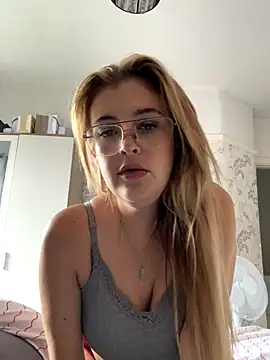 Snapshot of Busty-smiley-miley chatting on 16, 9, 2025 Busty-smiley-miley online show from 16, 9, 2025