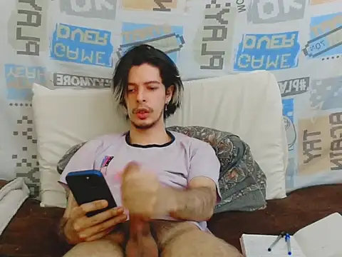 Snapshot of blondetwink chatting on 29, 4, 2026 blondetwink online show from 29, 4, 2026