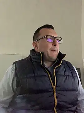 Snapshot of Mike8523 chatting on 30, 3, 2026 Mike8523 online show from 30, 3, 2026