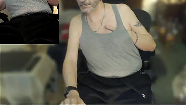 Snapshot of maxdaddy690 chatting on 28, 4, 2026 maxdaddy690 online show from 28, 4, 2026