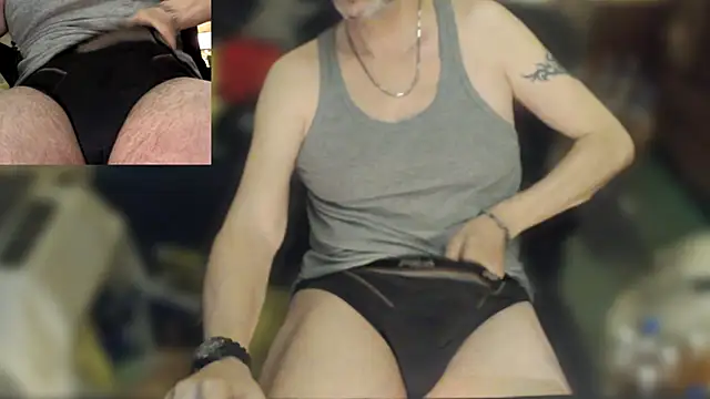 Snapshot of maxdaddy690 chatting on 1, 5, 2026 maxdaddy690 online show from 1, 5, 2026
