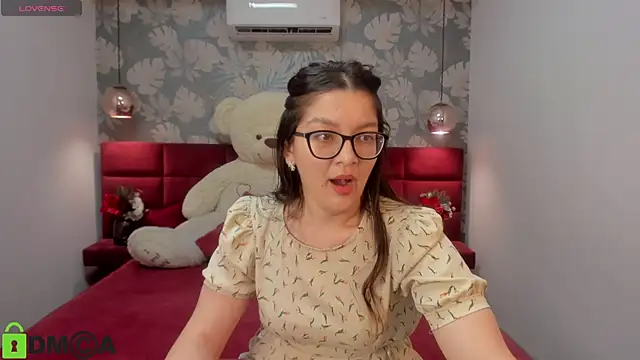 Snapshot of ZarifaRoot chatting on 4, 3, 2025 ZarifaRoot online show from 4, 3, 2025