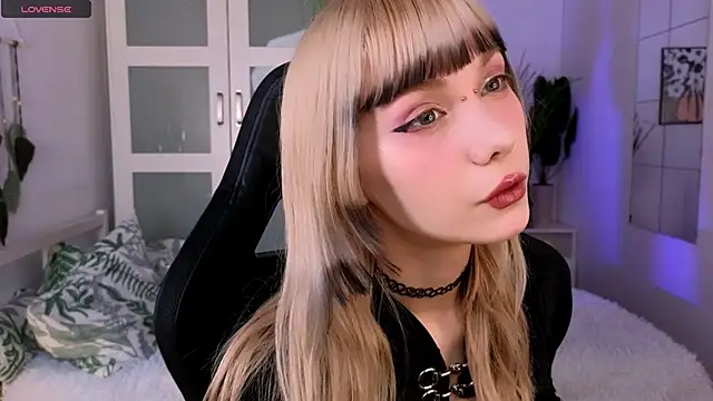 Cherry Bite online show from 13, 11, 2025