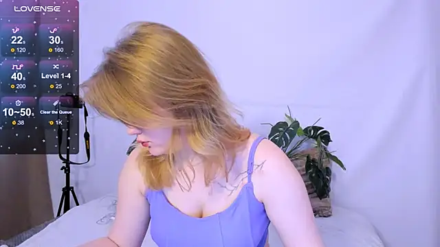 LaseyMoon online show from 8, 3, 2025