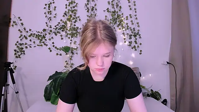 LaseyMoon online show from 14, 3, 2025