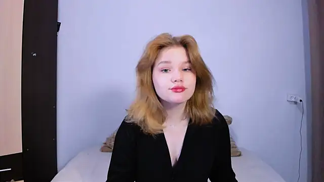 LaseyMoon online show from 15, 9, 2025