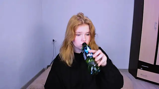 LaseyMoon online show from 26, 11, 2025