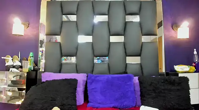 EMYCLARK01 online show from 18, 3, 2025