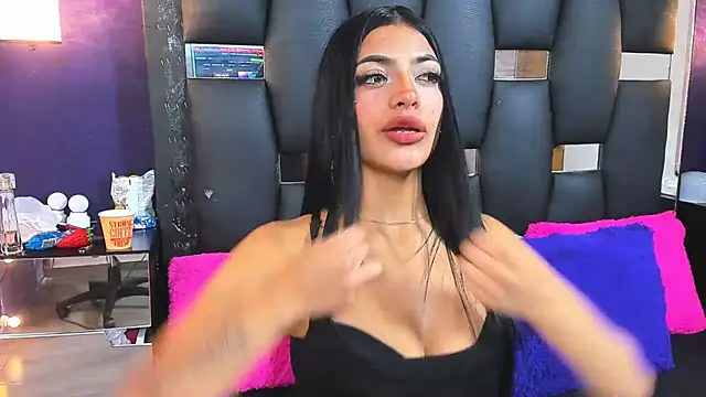 EMYCLARK01 online show from 16, 9, 2025