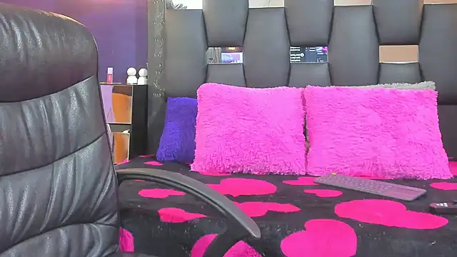EMYCLARK01 online show from 1, 5, 2026