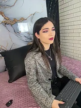 MaeveKuro online show from 13, 1, 2026