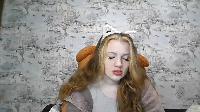 Snapshot of Eveline_May chatting on 4, 10, 2025 Eveline May online show from 4, 10, 2025