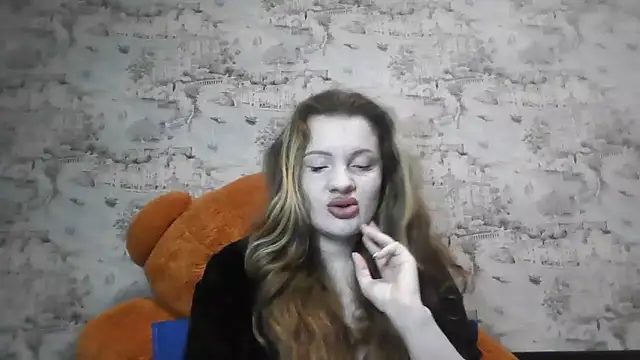 Snapshot of Eveline_May chatting on 2, 4, 2026 Eveline May online show from 2, 4, 2026