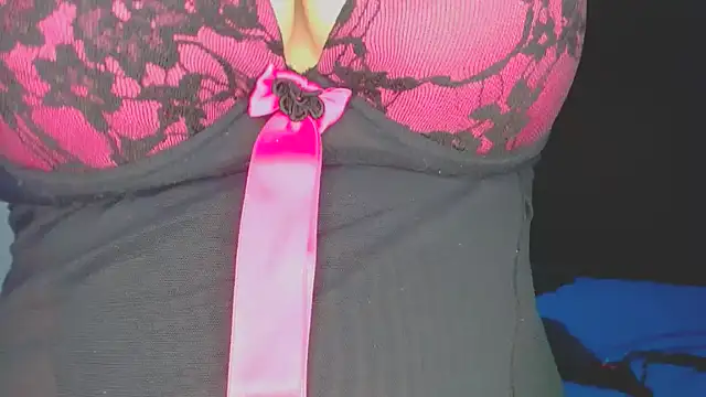 Snapshot of roxanasexy2025 chatting on 1, 10, 2025 roxanasexy2025 online show from 1, 10, 2025