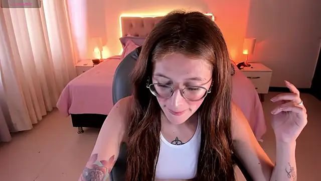 Snapshot of Emily_Warren_ chatting on 16, 9, 2025 Emily Warren  online show from 16, 9, 2025