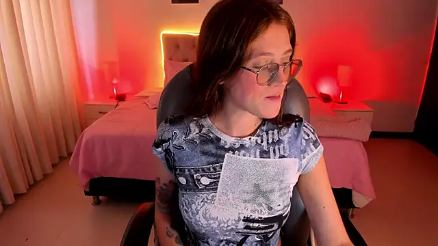 Snapshot of Emily_Warren_ chatting on 24, 9, 2025 Emily Warren  online show from 24, 9, 2025