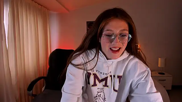 Snapshot of Emily_Warren_ chatting on 30, 9, 2025 Emily Warren  online show from 30, 9, 2025
