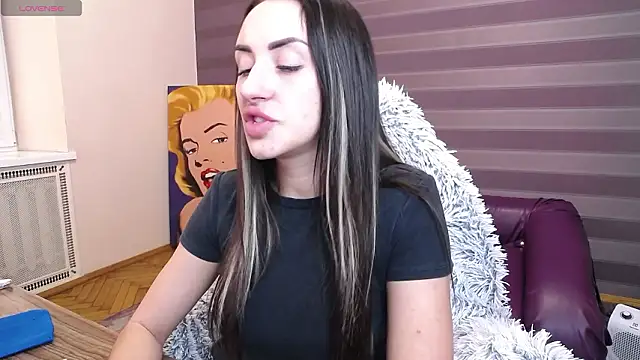 Snapshot of JenniferStone chatting on 1, 3, 2026 JenniferStone online show from 1, 3, 2026