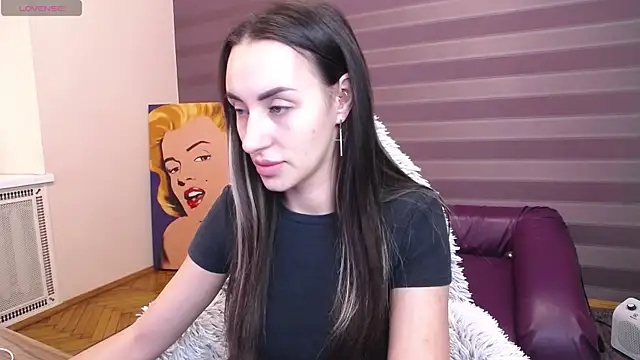 Snapshot of JenniferStone chatting on 4, 3, 2026 JenniferStone online show from 4, 3, 2026