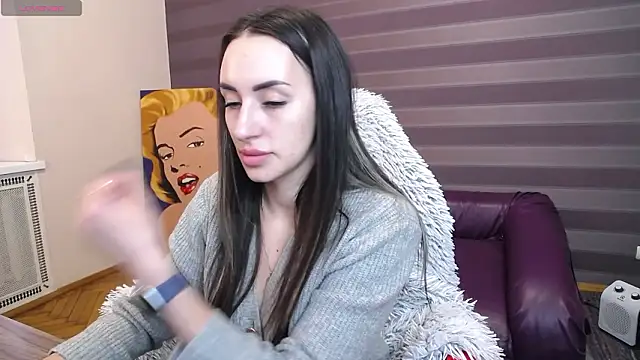 Snapshot of JenniferStone chatting on 8, 3, 2026 JenniferStone online show from 8, 3, 2026