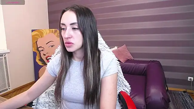 Snapshot of JenniferStone chatting on 9, 4, 2026 JenniferStone online show from 9, 4, 2026