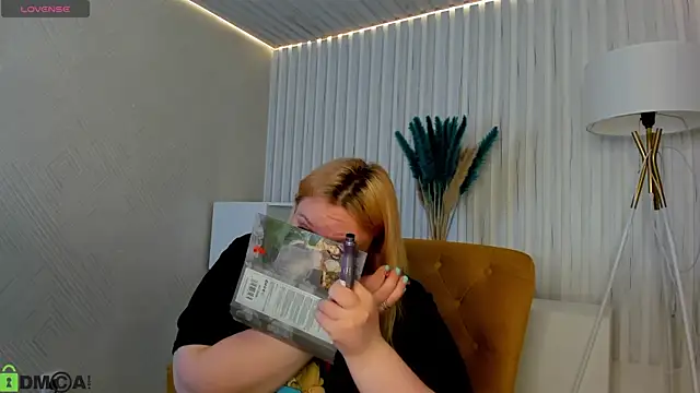 Amy Hall online show from 14, 9, 2025