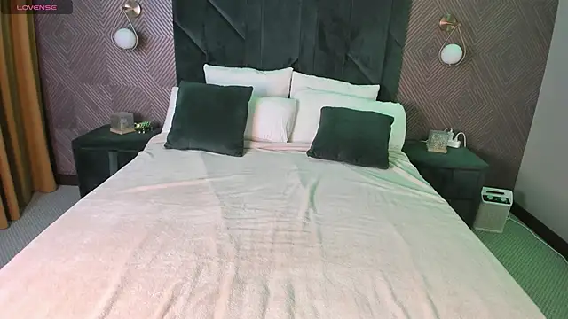 Amy Hall online show from 22, 10, 2025