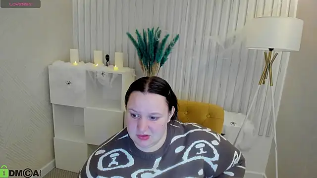 Amy Hall online show from 28, 10, 2025