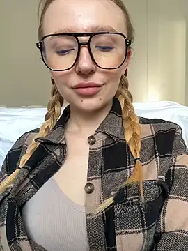 EvaBrooklyn online show from 7, 3, 2025