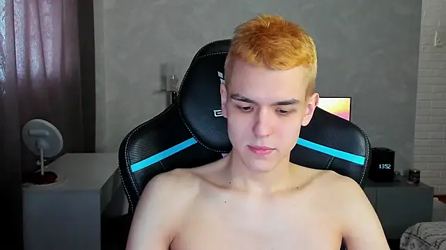 Snapshot of TravisRevas chatting on 8, 3, 2025 TravisRevas online show from 8, 3, 2025