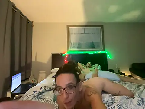 Snapshot of JerseyGem chatting on 5, 10, 2025 JerseyGem online show from 5, 10, 2025