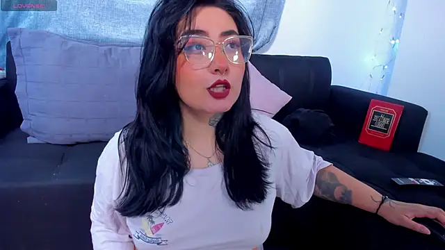 Snapshot of Curvybaddie99 chatting on 4, 11, 2025 Curvybaddie99 online show from 4, 11, 2025