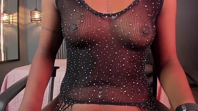 Snapshot of alahia_betancurx chatting on 8, 10, 2025 alahia betancurx online show from 8, 10, 2025