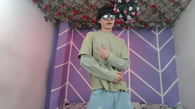 Maxxi hot23 online show from 13, 10, 2025