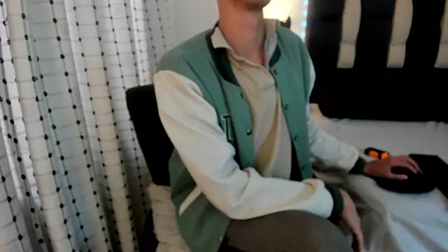 Snapshot of loverisu-coral chatting on 21, 12, 2025 loverisu-coral online show from 21, 12, 2025