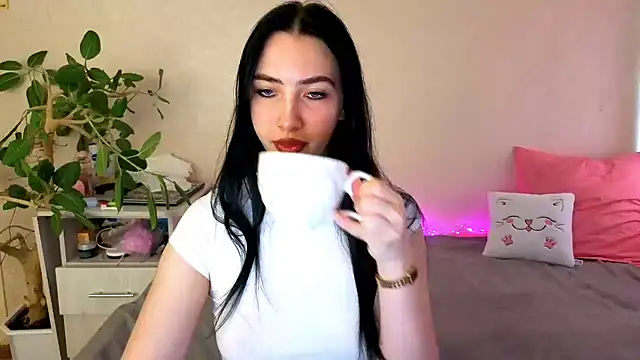 Snapshot of WildKittenX_ chatting on 27, 5, 2026 WildKittenX online show from 27, 5, 2026