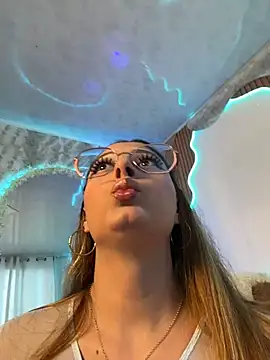 Snapshot of madisonjones- chatting on 21, 12, 2025 madisonjones- online show from 21, 12, 2025