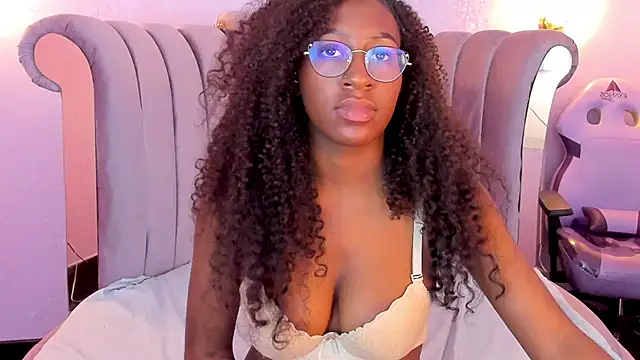 Snapshot of Qeen_blackk chatting on 28, 2, 2025 Qeen blackk online show from 28, 2, 2025