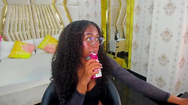 Snapshot of Qeen_blackk chatting on 21, 3, 2025 Qeen blackk online show from 21, 3, 2025