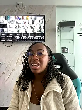 Snapshot of Qeen_blackk chatting on 9, 9, 2025 Qeen blackk online show from 9, 9, 2025