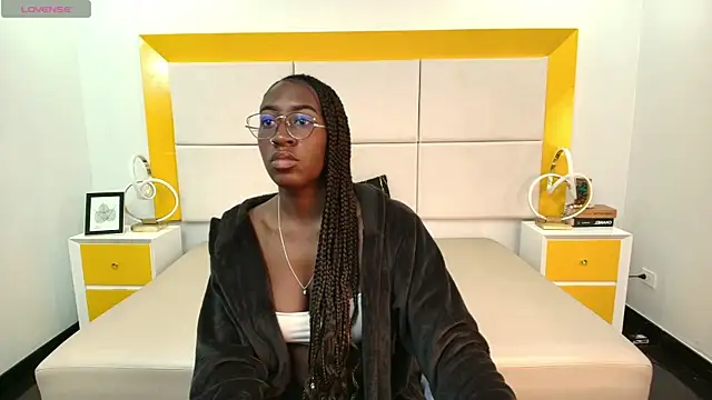 Snapshot of Qeen_blackk chatting on 2, 10, 2025 Qeen blackk online show from 2, 10, 2025